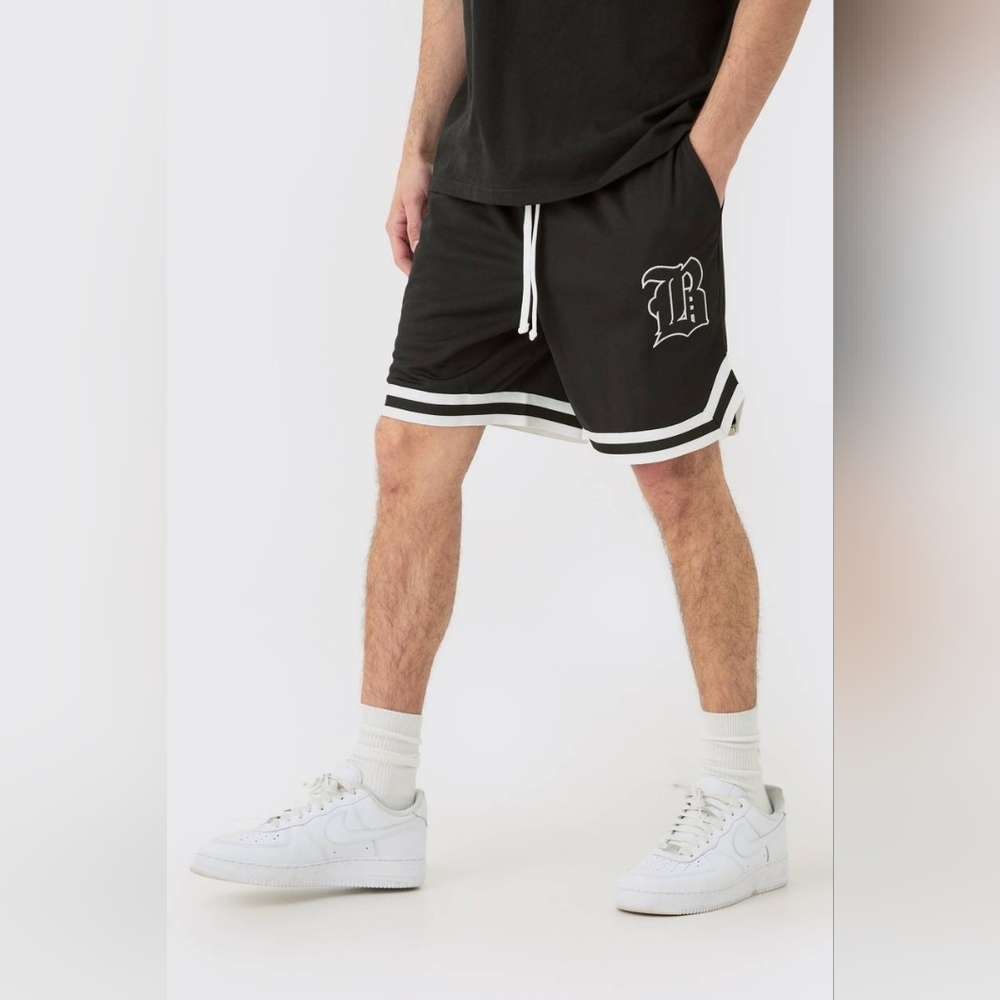 boohooMAN Loose Fit B Applique Mesh Short Length Basketball Short - Picture 2 of 8